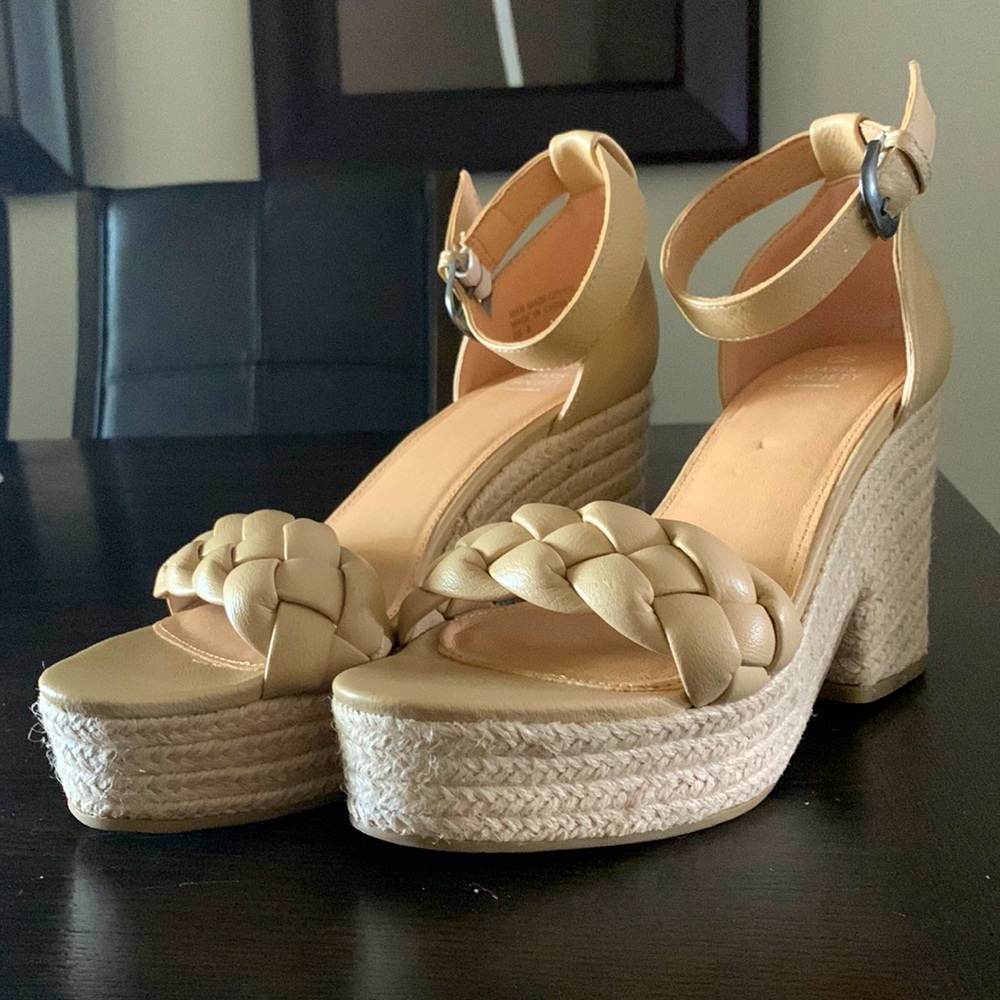 NWOT Nude Wedges